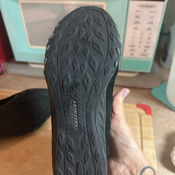 Skechers no lace slip on sneakers, black, size 9, excellent condition - Picture 7 of 7